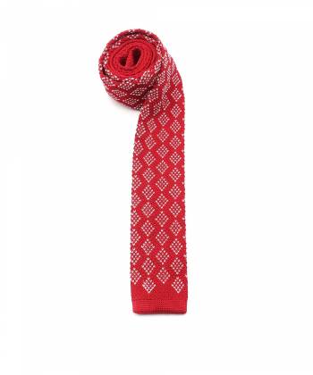 Вязаный галстук красного цвета в белый ромб