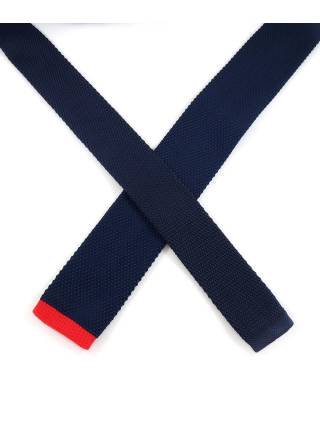 Вязаный галстук темно-синего цвета с красной полосой на конце